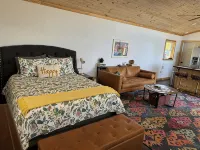 Beautiful modern cabin on top of the mountain with stunning sunset views. - Chalets
