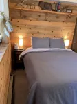 Rustic 2-Bedroom Cabin on 2 Acres - 2つ星