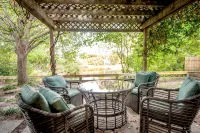 Ranch near beaches, downtown, Shem Creek, Old Village - 4-Star