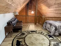 Cozy Log Cabin with private access to the Trinity River! - 3-Star