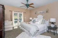 Private Mountain Getaway with Amazing Views, Location, & Space - 4 stjerner