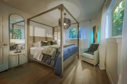 Fully Renovated Luxury Brighton Cabin w/ Hot Tub - Hytter