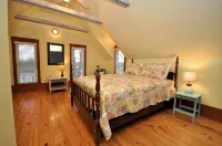 Romantic Historic Cottage in the Ozarks! - Homestays