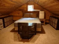 Secluded cabin in the woods-UTV, hunting, fishing, pet friendly - Hytter