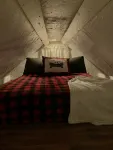 The Nun's Cabin: Historic Tiny House on the Bigfork River - 샬레 호텔