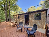 Sticks & Twine great cabin on a working farm on Paris Mountain close to it all - Alppimaja