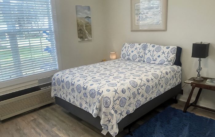Great One Room with Full Bath Guest House!
