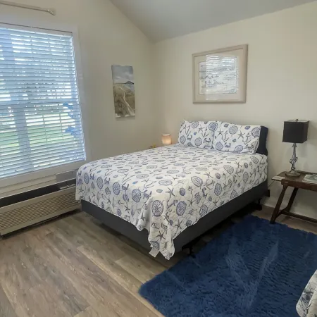 Great One Room with Full Bath Guest House!