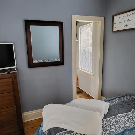 Point Central! - Bright, Simple Downtown Apartment