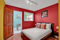 Single Level | Free Parking & Wi-fi | Private Yard - 2성급