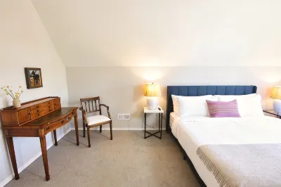 Ballard Brick Tudor • A/C • Dog-Friendly Hotels in Ballard