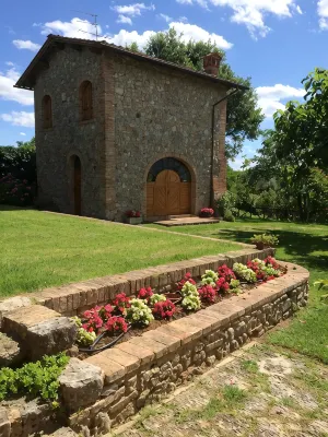 Independent house in the hills of the Sienese countryside - 3-Star