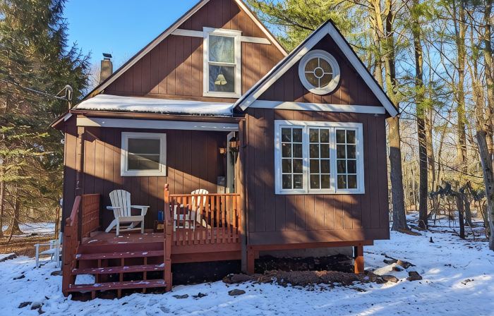 Charming Colville Cottage with King Bed/Deck/Pet Friendly!
