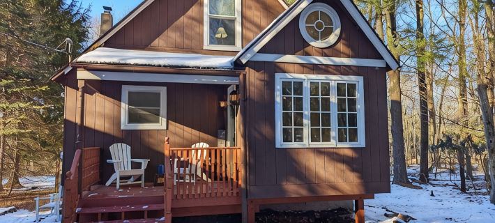 Charming Colville Cottage with King Bed/Deck/Pet Friendly! Hotels in Carbon County