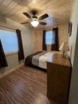 Pittsburg NH Waterfront Cabin. Direct Snowmobile & Atv Trail Access. Middle Pond - Wi-Fi