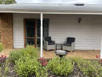 Stylish Coastal Hamptons home, 5 mins from Metung Village - Wifi