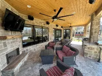 New Lake Paradise! 4 bdrm 3.5 ba house w/ lift, deck, grill, sauna, smart, media - Homestays
