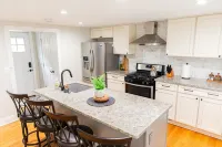 Serenity in South Wedge: desirable walking community meets vibrant tranquillity! - 3-Star