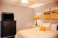 Cozy Little House Blocks from the Park & Fair Grounds. - Wifi
