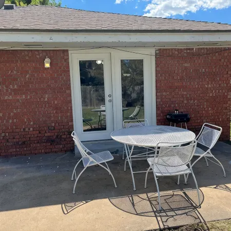 Fantastic 3/2 near OU, fully stocked, 4 TVs, W/D