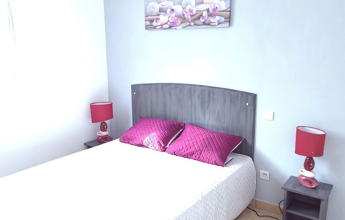 Villa T3, private terrace & parking. Wifi Fibre, Swimming pool, Shops, Beach 50m!