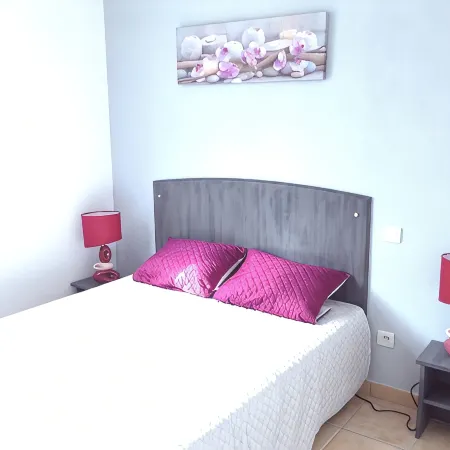 Villa T3, private terrace & parking. Wifi Fibre, Swimming pool, Shops, Beach 50m!