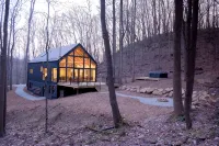 The Ledges Cabin - modern luxury on 35 acres, 8 person hot tub, wood fireplace. - Alphydda