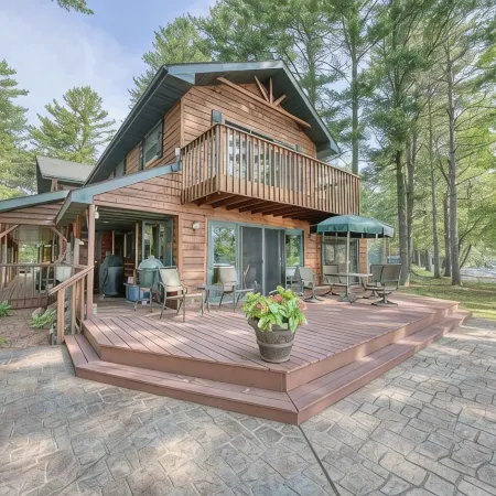 Lakefront 5 Bedroom Cabin on Mead Lake