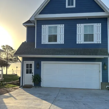 Lake Granbury Cottage, Just steps from the historic square!