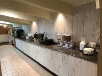 Baymont by Wyndham Queensbury / Lake George - breakfast
