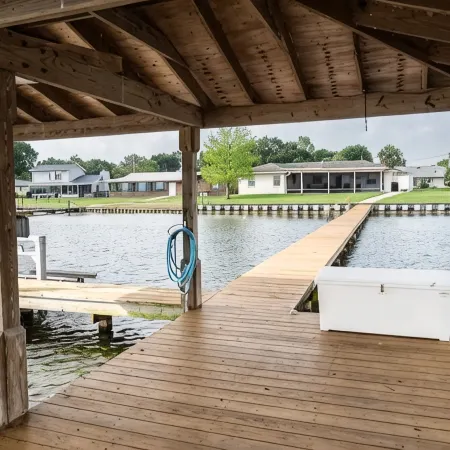 Tranquil Lakefront Retreat
