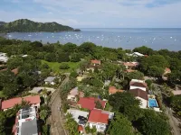 2-Bd Unit with Pool, 2 Blocks from Beach - 2-Star