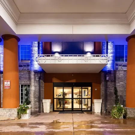 Holiday Inn Express & Suites EVANSTON by IHG