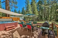 Hot Tub, Riverfront Chalet Family & Dog Friendly on Acre Near 3 Ski Areas, Hike - Homestays