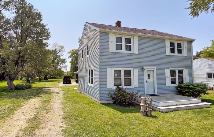 Roomy house in downtown P.A. Walk to everything. Bikes included. Dog-friendly.