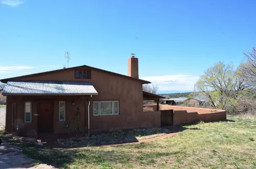 Remodeled 150 Year old Adobe, In historic New Mexico Village - Wi-Fi