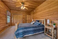 Cozy lakehouse retreat w/kayaks, high speed Wi-Fi, and pet friendly! - Chalets