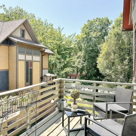 Downtown Oak Park/Fast WIFI/Free Parking/ Victorian Home/Sleeps 6