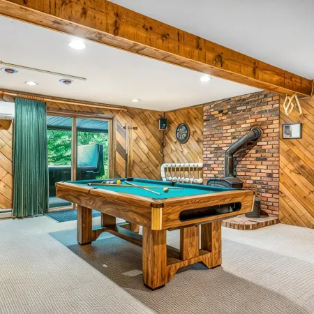 4BR/3BA ★ hot tub, sauna, billiards, A/C, & grill!