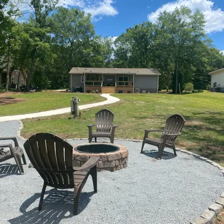 LakeHouse w/ Great Views--Private Boat House/Dock & Fire Pit /Fenced  Back Yard