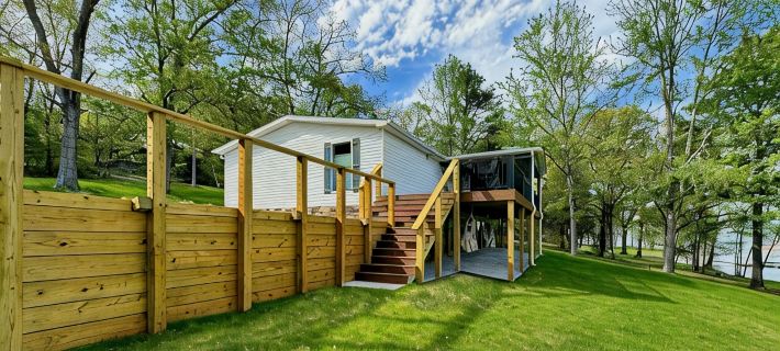 KY Lakeshore Retreat -Waterfront Views, Dock, Deck, Large Parking -NEW 2024 Ξενοδοχεία στην πόλη Calloway County