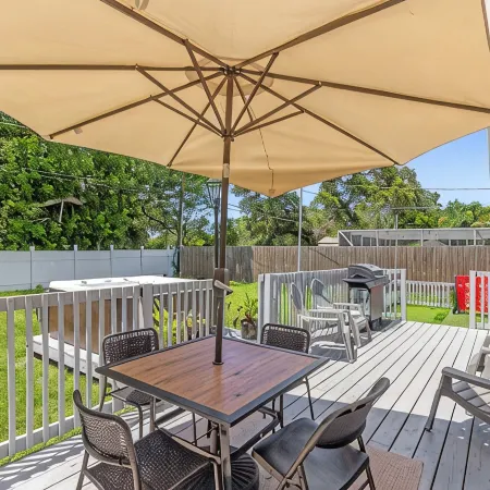 4BR/3BR - Spacious Home 4 Minutes From Beach