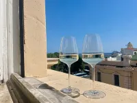 Onlyrooms V - Sea View & Train Station - 2 estrellas