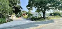 Gosnold Manor 300 Yards To Veterans Park Beach, recently updated home. - 3-Star
