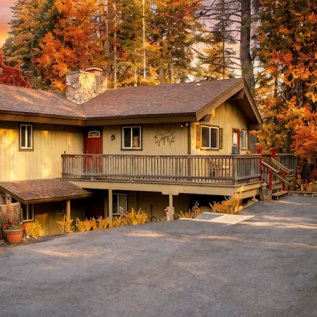 4 Season Vacation Rental at Lake Almanor Country Club. Gameroom, Sleeps 10. A/C