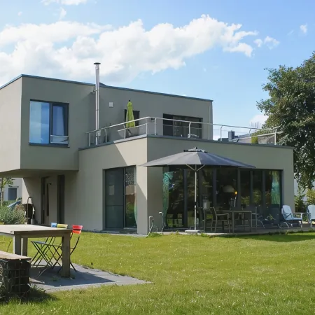 House on the Havelbogen directly on the water with canoe and jetty, terrace apartment