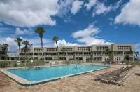 Crescent Beach Retreat- Fully updated 2 BR/2BA  Direct ocean views in Coquina! - 陽台