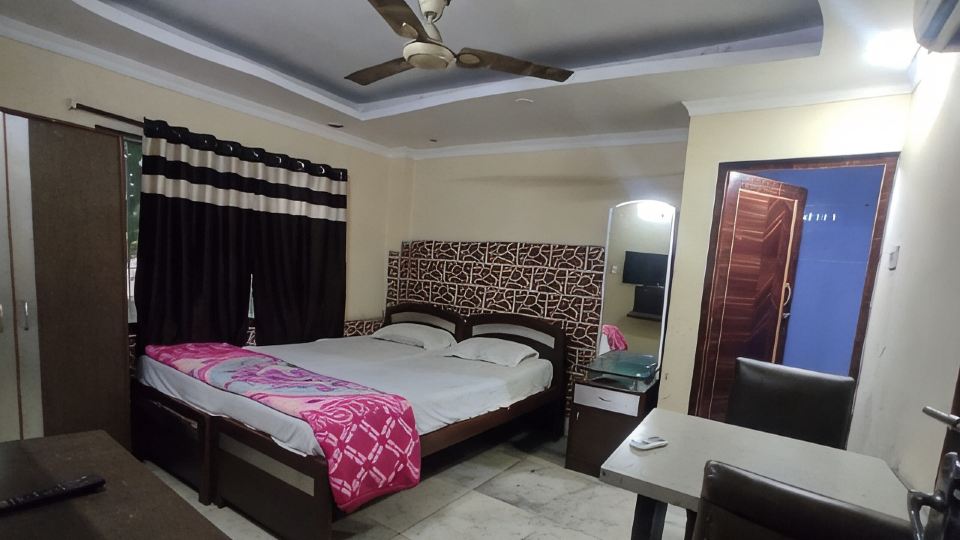 Hotel Raj