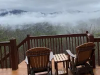 McDaniel's Misty Blue ~ Cozy & Quaint Cabin w/ Exceptional Smoky Mountain Views - Mountain view