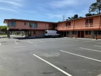 Front Street Inn - parking